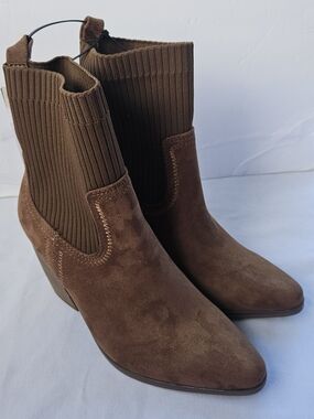 NWT Universal Thread Brown Sock Ankle Boots Block Heel Size 6.5 Womens